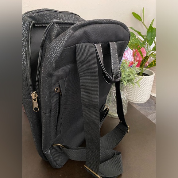 🆕 Benoss Milan Limited Edition PVC Leather Black Backpack. Brand New In Plastic - Picture 6 of 16